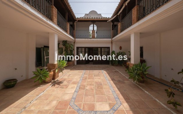 Wiederverkauf - Freistehende Villa -   Inländisch - Alhaurín el Grande Centro