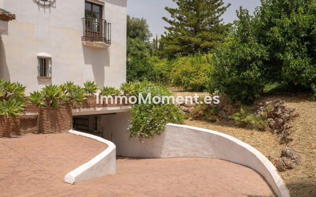 Wiederverkauf - Freistehende Villa -   Inländisch - Alhaurín el Grande Centro