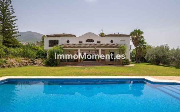 Wiederverkauf - Freistehende Villa -   Inländisch - Alhaurín el Grande Centro