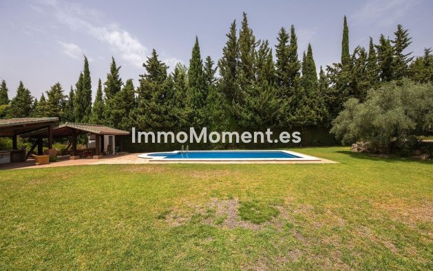 Wiederverkauf - Freistehende Villa -   Inländisch - Alhaurín el Grande Centro