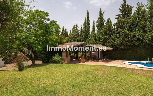 Wiederverkauf - Freistehende Villa -   Inländisch - Alhaurín el Grande Centro