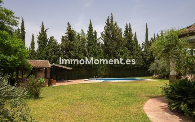 Wiederverkauf - Freistehende Villa -   Inländisch - Alhaurín el Grande Centro
