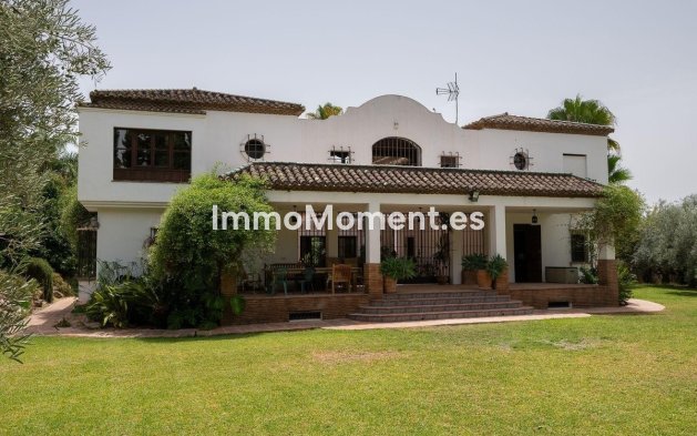 Wiederverkauf - Freistehende Villa -   Inländisch - Alhaurín el Grande Centro