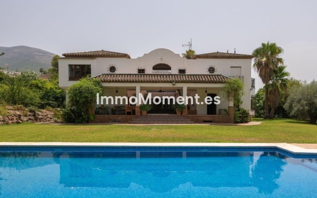 Wiederverkauf - Freistehende Villa -   Inländisch - Alhaurín el Grande Centro