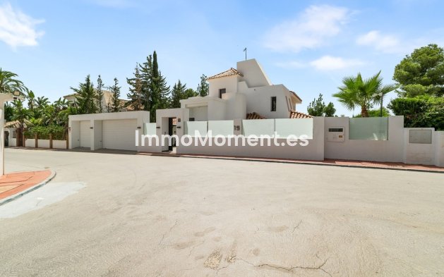 Resale - Detached villa - Marbella - Nueva Andalucía