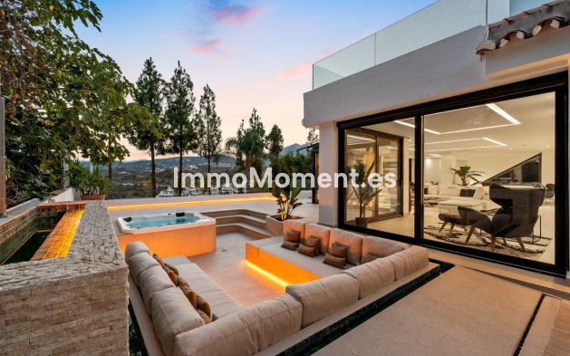 Resale - Detached villa - Marbella - Nueva Andalucía