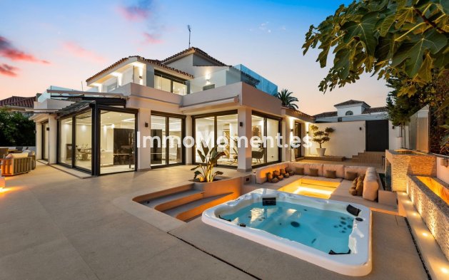 Resale - Detached villa - Marbella - Nueva Andalucía