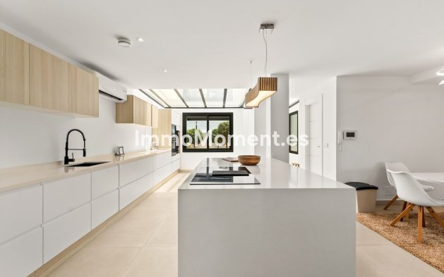 Resale - Detached villa - Marbella - Nueva Andalucía