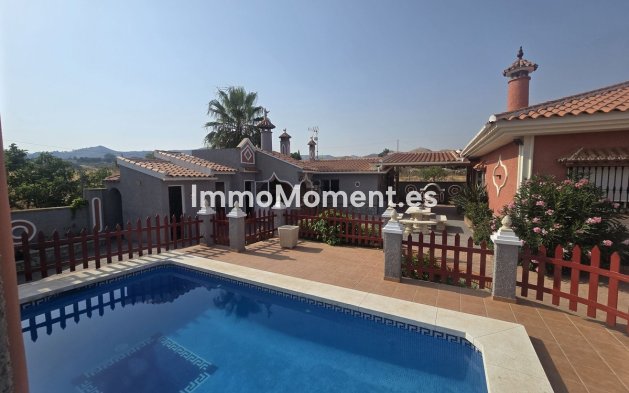 Reventa - Casa de campo - Interior  - Estacion de Cartama