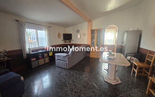Reventa - Casa de campo - Interior  - Estacion de Cartama