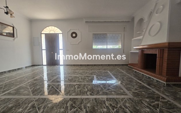 Reventa - Casa de campo - Interior  - Estacion de Cartama