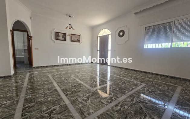 Reventa - Casa de campo - Interior  - Estacion de Cartama