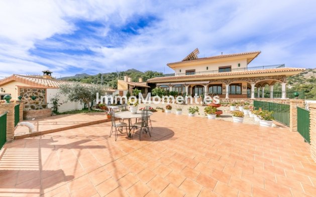 Bestaande woning - Vrijstaande villa - Binnenland  - Churriana