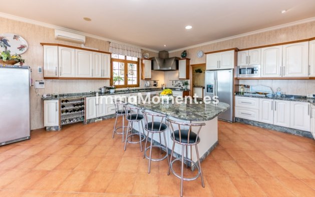 Bestaande woning - Vrijstaande villa - Binnenland  - Churriana