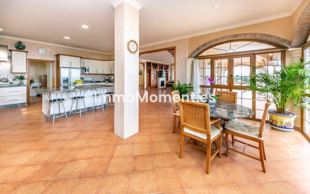 Bestaande woning - Vrijstaande villa - Binnenland  - Churriana