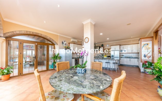 Bestaande woning - Vrijstaande villa - Binnenland  - Churriana