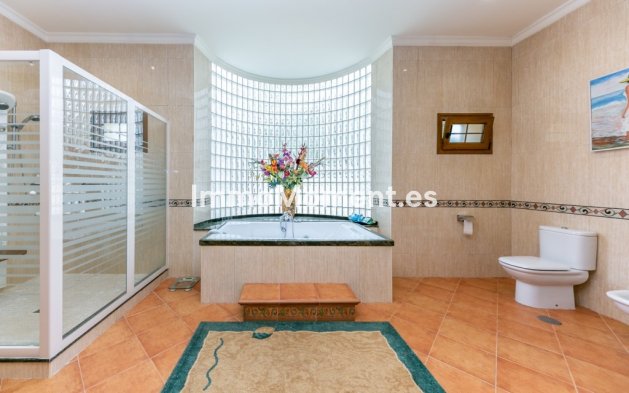 Bestaande woning - Vrijstaande villa - Binnenland  - Churriana