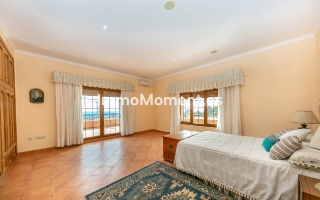 Bestaande woning - Vrijstaande villa - Binnenland  - Churriana