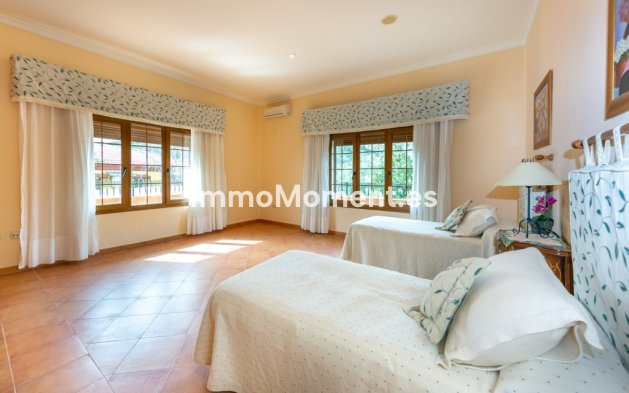 Bestaande woning - Vrijstaande villa - Binnenland  - Churriana