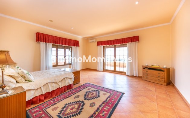 Bestaande woning - Vrijstaande villa - Binnenland  - Churriana