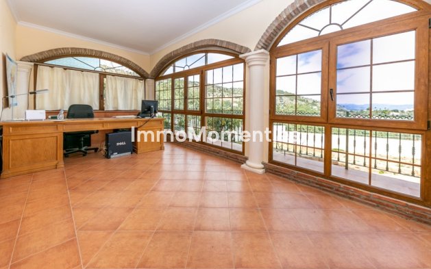 Bestaande woning - Vrijstaande villa - Binnenland  - Churriana