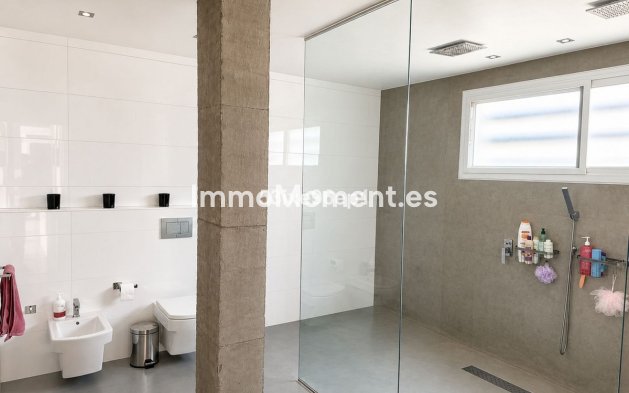 Wiederverkauf - Freistehende Villa - Marbella - Nueva Andalucía