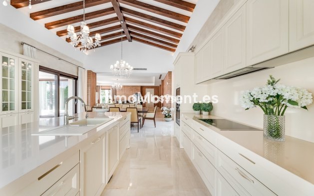 Resale - Detached villa - Marbella - Nueva Andalucía