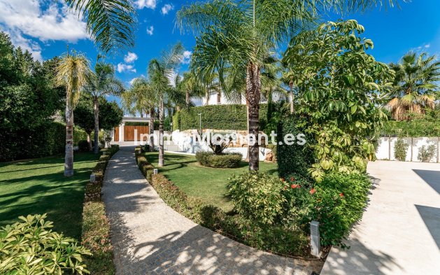 Resale - Detached villa - Marbella - Nueva Andalucía