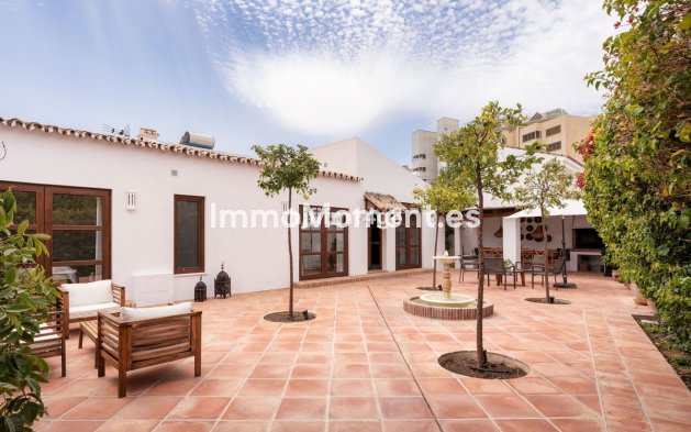 Resale - Detached villa - Estepona - Estepona Centro