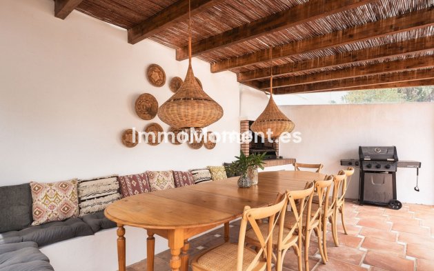 Resale - Detached villa - Estepona - Estepona Centro