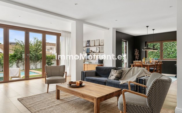 Resale - Detached villa - Estepona - Estepona Centro