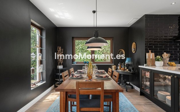 Resale - Detached villa - Estepona - Estepona Centro