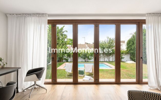 Resale - Detached villa - Estepona - Estepona Centro