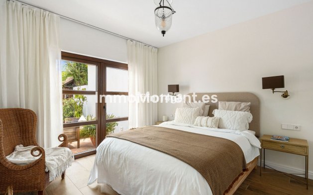 Resale - Detached villa - Estepona - Estepona Centro