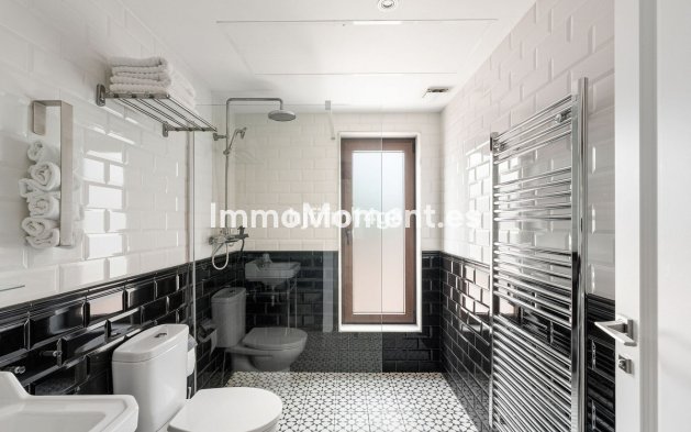 Resale - Detached villa - Estepona - Estepona Centro