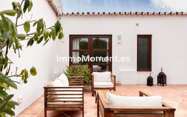 Resale - Detached villa - Estepona - Estepona Centro