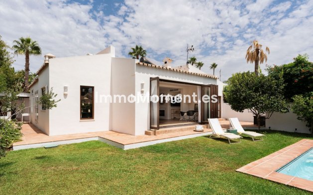 Resale - Detached villa - Estepona - Estepona Centro