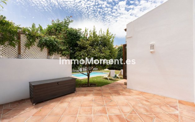 Resale - Detached villa - Estepona - Estepona Centro