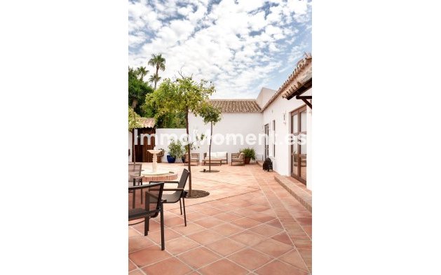Resale - Detached villa - Estepona - Estepona Centro
