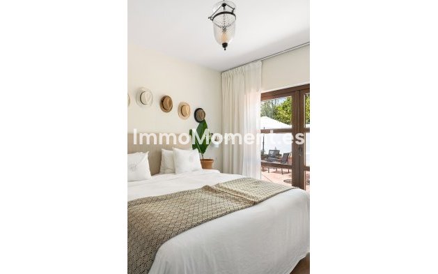 Resale - Detached villa - Estepona - Estepona Centro