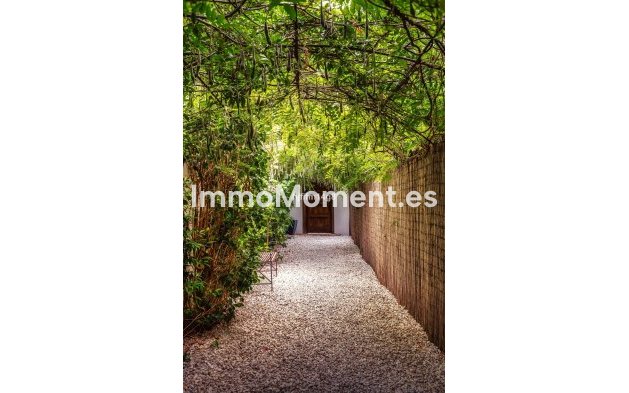 Resale - Detached villa - Estepona - Estepona Centro