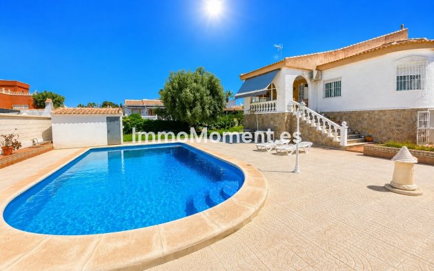 Bestaande woning - Vrijstaande villa - Torrevieja - La Siesta