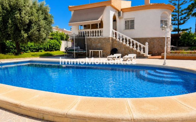 Bestaande woning - Vrijstaande villa - Torrevieja - La Siesta