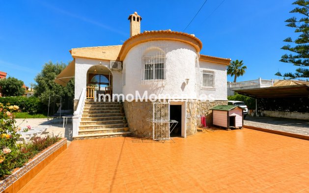 Bestaande woning - Vrijstaande villa - Torrevieja - La Siesta