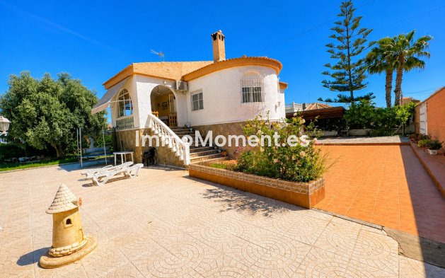 Bestaande woning - Vrijstaande villa - Torrevieja - La Siesta