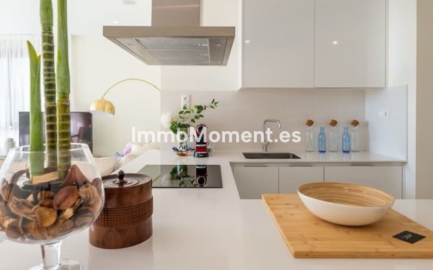 Resale - Apartment - Estepona - Estepona Centro