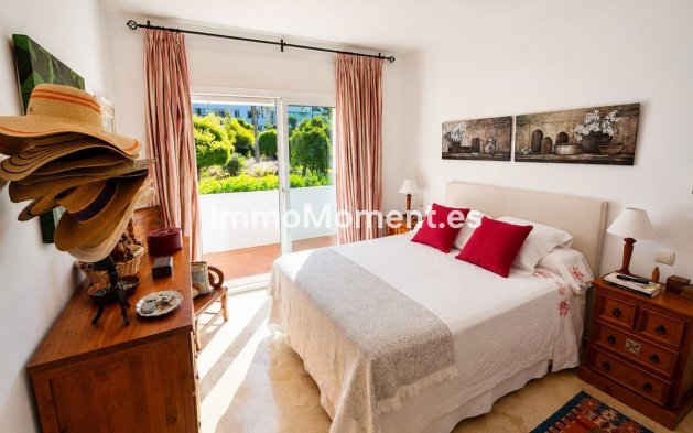 Resale - Apartment - Estepona - Costalita
