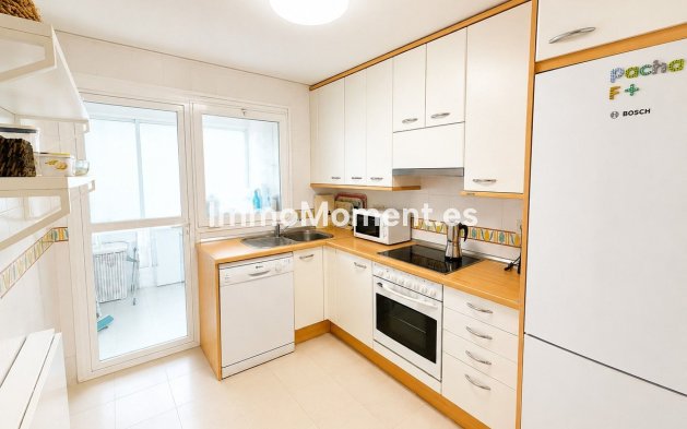 Resale - Apartment - Estepona - Costalita