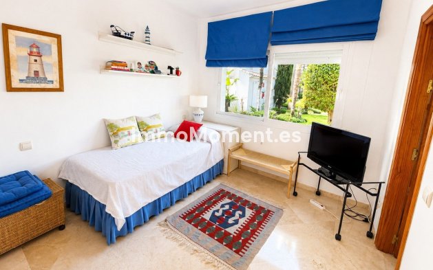 Resale - Apartment - Estepona - Costalita