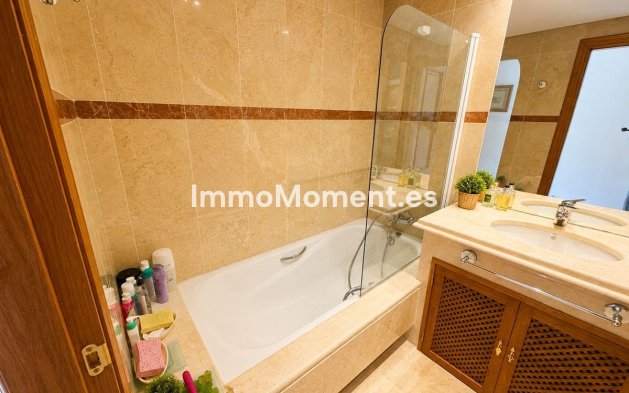 Resale - Apartment - Estepona - Costalita
